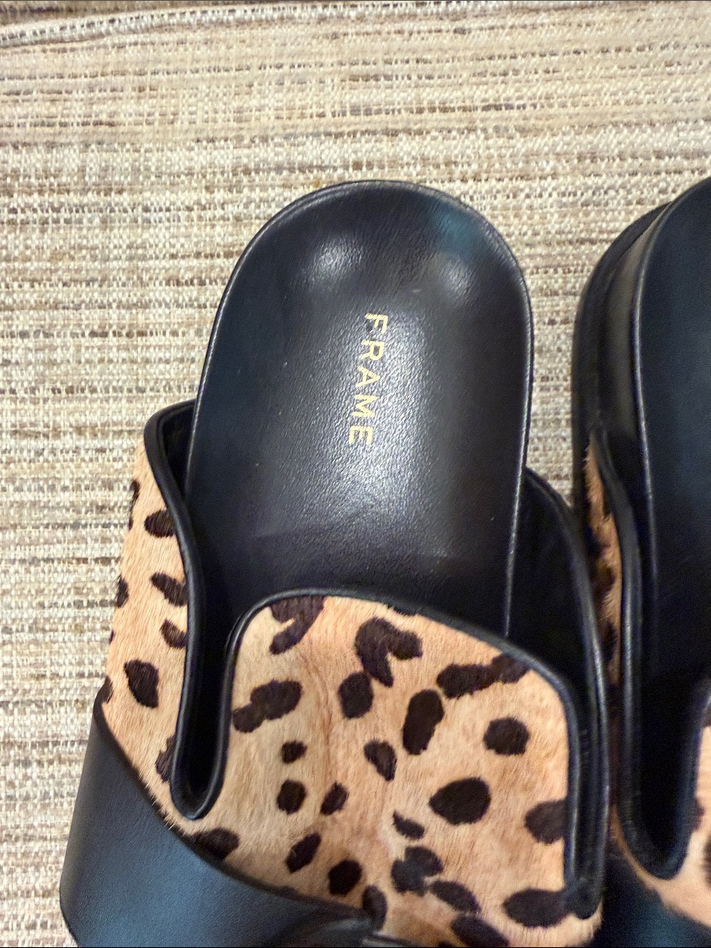 Frame Denim Leopard-Print Slide Mules with Black Strap & Gold Ring 8 1/2 - Picture 5 of 10